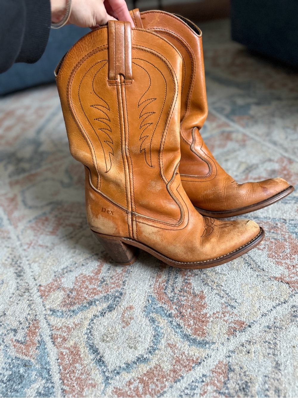 Vintage distressed brown leather western cowboy boots 7.5